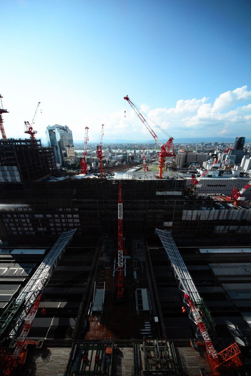 クレーン多発地帯 街並み 建物 ビル タワー Ganref