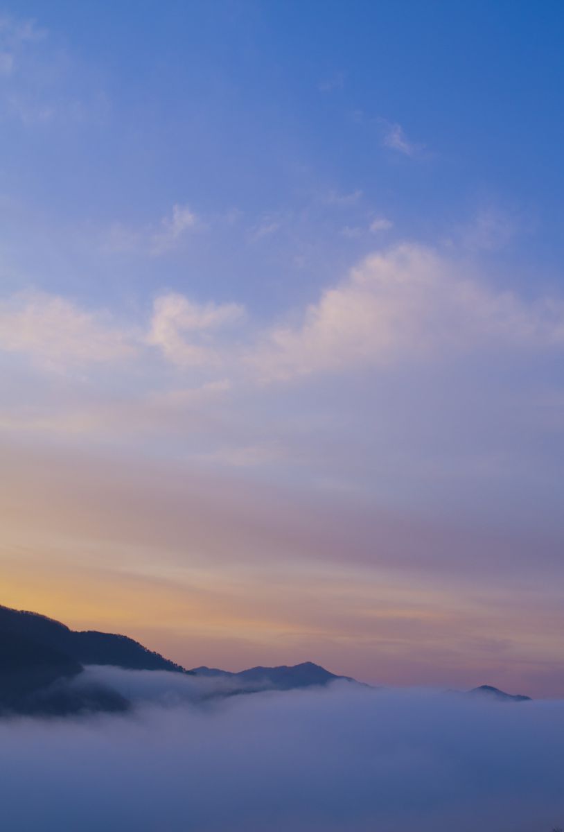 青空と朝焼けと雲海 Ganref
