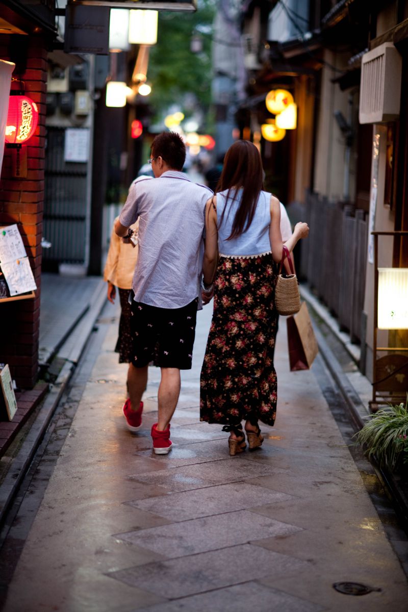 日本の路地裏 先斗町 人物 カップル 夫婦 Ganref