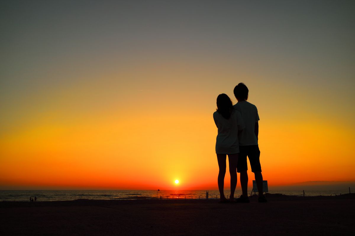 寄り添う 人物 カップル 夫婦 Ganref