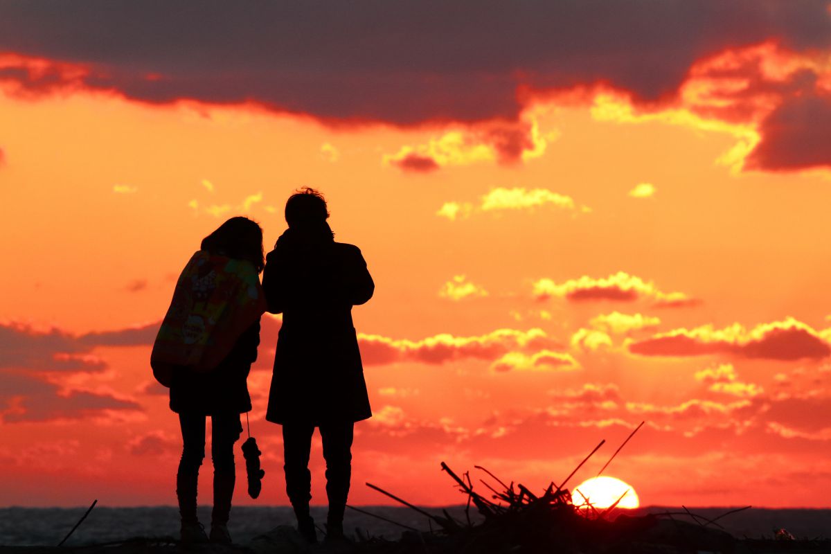 恋人たちの残照夕日 人物 カップル 夫婦 Ganref