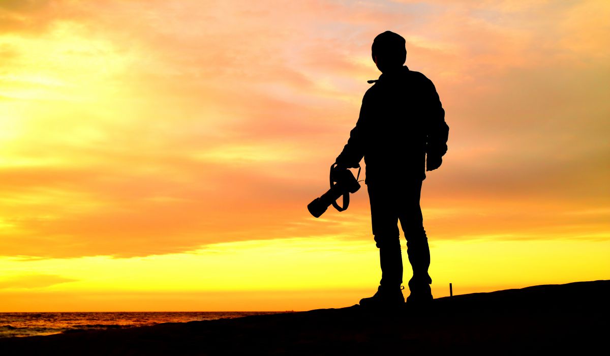 立ち尽くす 人物 男性 Ganref
