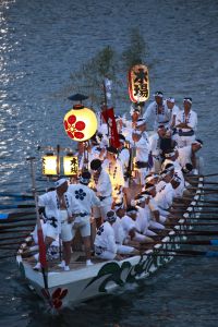 大阪天神祭り「舟渡御」　版画 大阪市：天神祭礼船渡御図屏風（伝長谷川光信筆） 6曲1隻