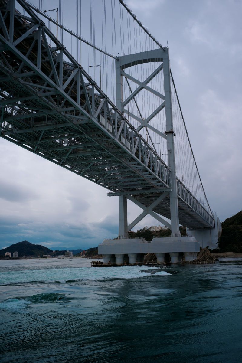 大鳴門橋と渦潮 III GANREF