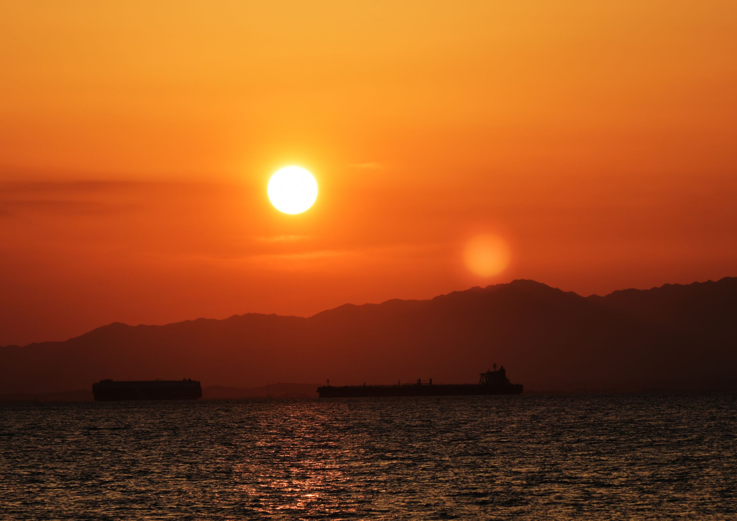 不思議？太陽と月が同時に沈む | GANREF