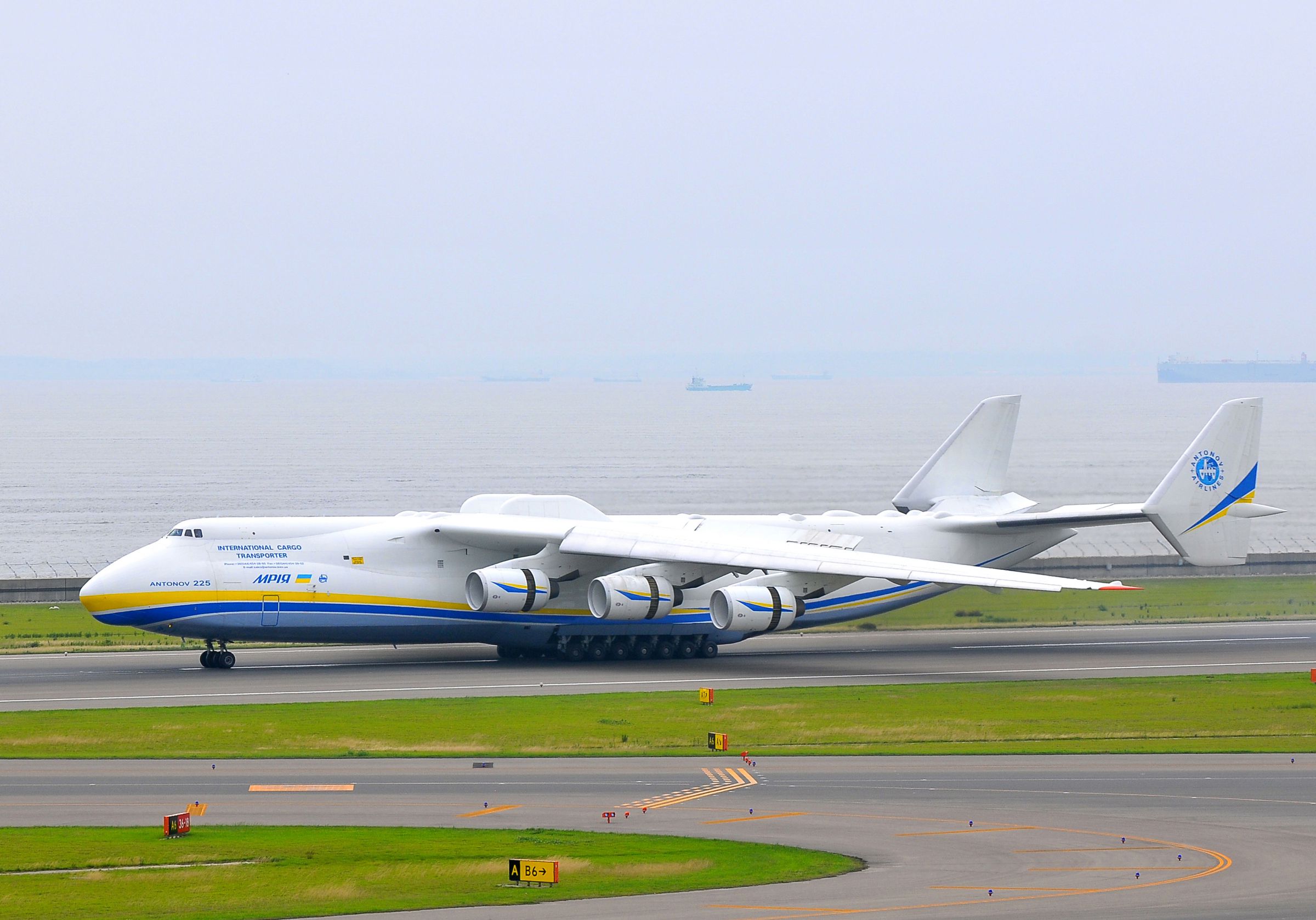 genさん専用 ウクライナ／アントノフ ムリーヤ 42cm Amazon | アントノフ航空 ムリーヤ An-225 飛行機模型 1/400