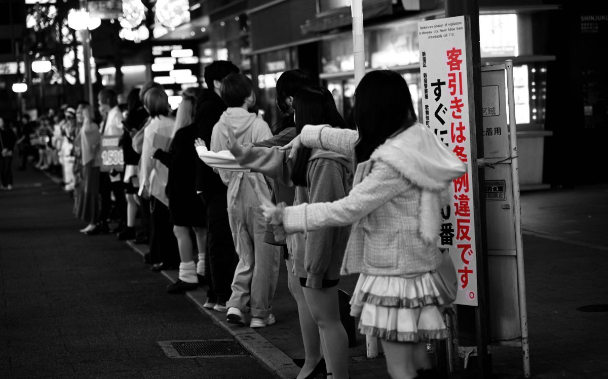 客引きは条例違反です。 GANREF