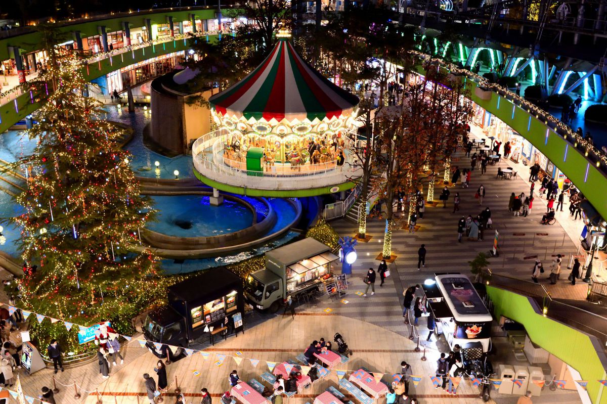 週末はどこへ行く ７ 東京ドームシティアトラクションズ 街並み 建物 店舗 Ganref