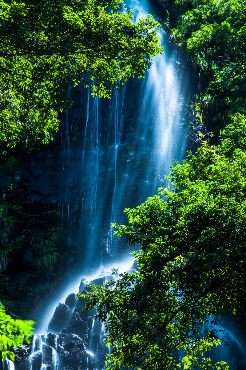 額縁構図 自然 風景 滝 Ganref