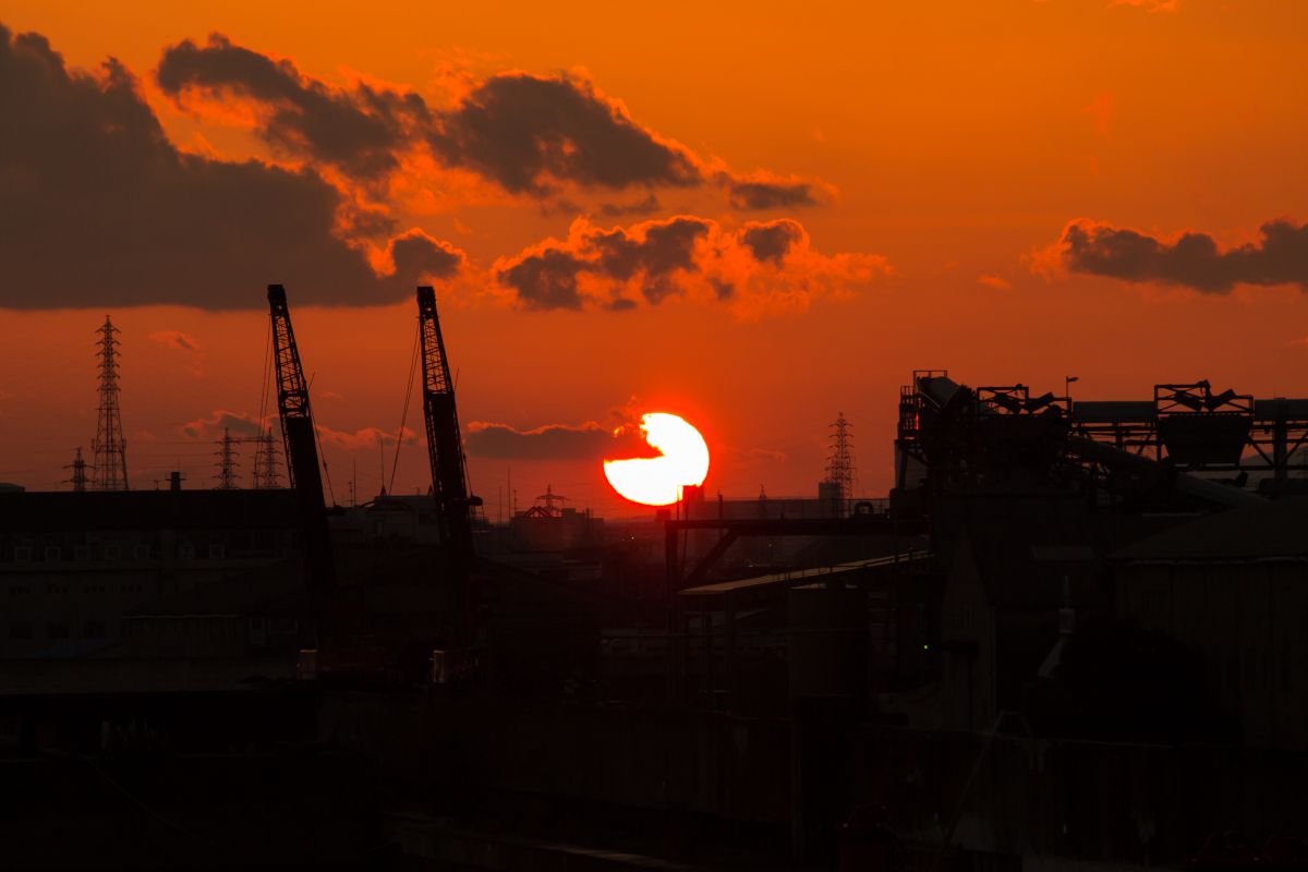 夕暮れ時の工場地帯 街並み 建物 街並み Ganref 夕暮れ時の工場地帯 街並み 建物 街並み Ganref