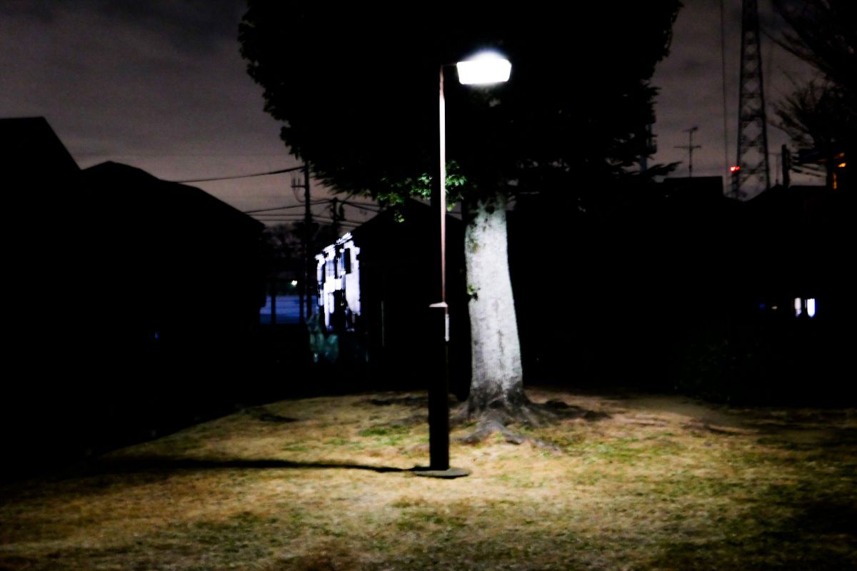 街灯の下 | GANREF