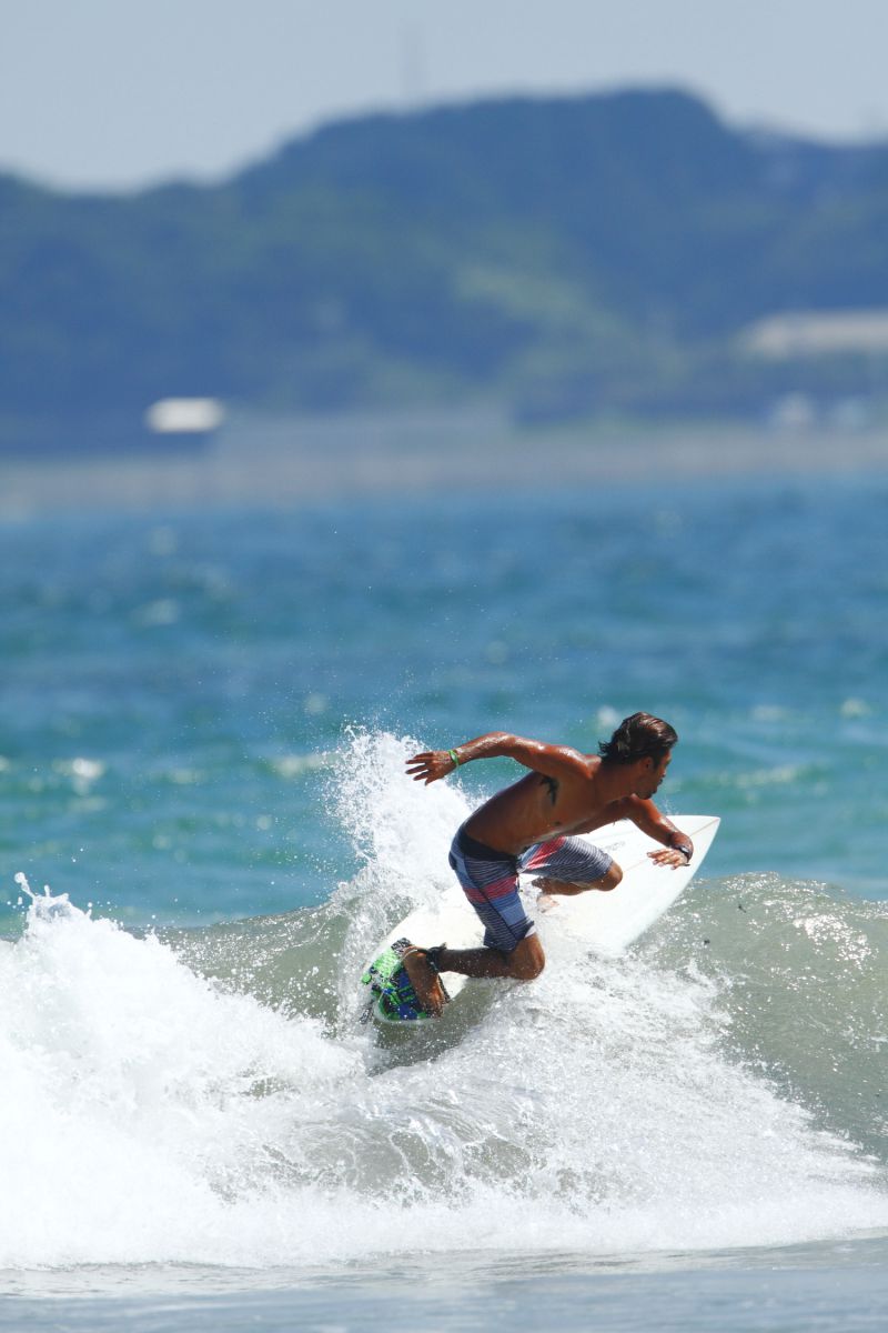 海と波間と男とお山 スポーツ ウォータースポーツ Ganref