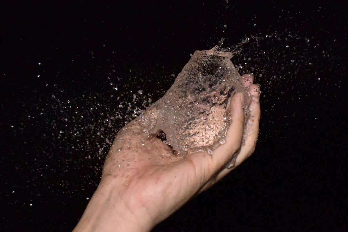 水風船が割れる瞬間を撮影する Ganref