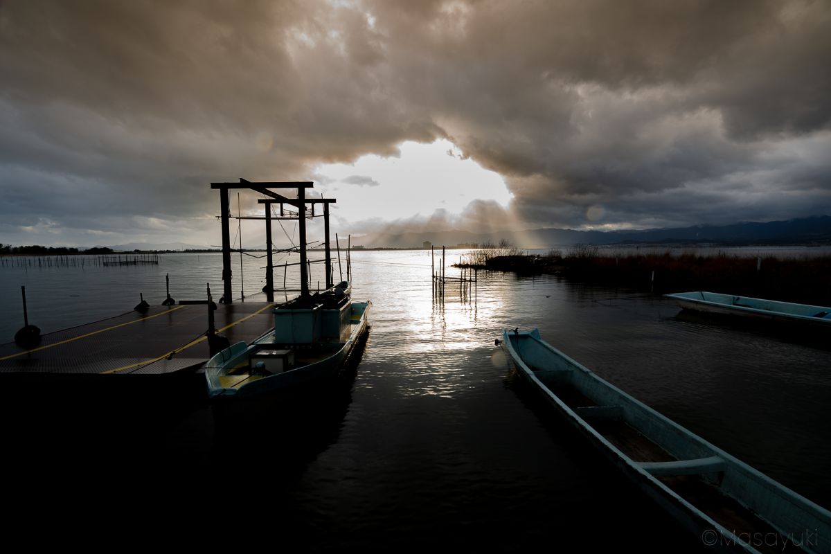 暗雲垂れ込む 自然 風景 湖沼 Ganref