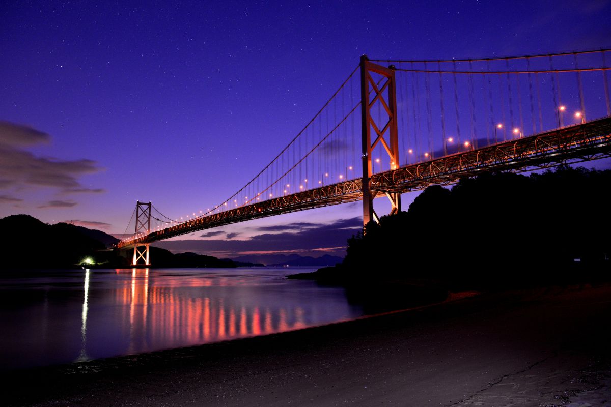 夜明けを待つ因島大橋 乗り物 交通 橋 トンネル Ganref