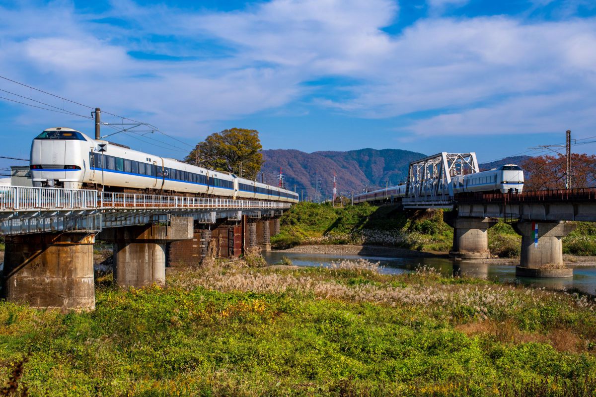 残しておきたい1枚（サンダーバードすれ違い風景） | GANREF
