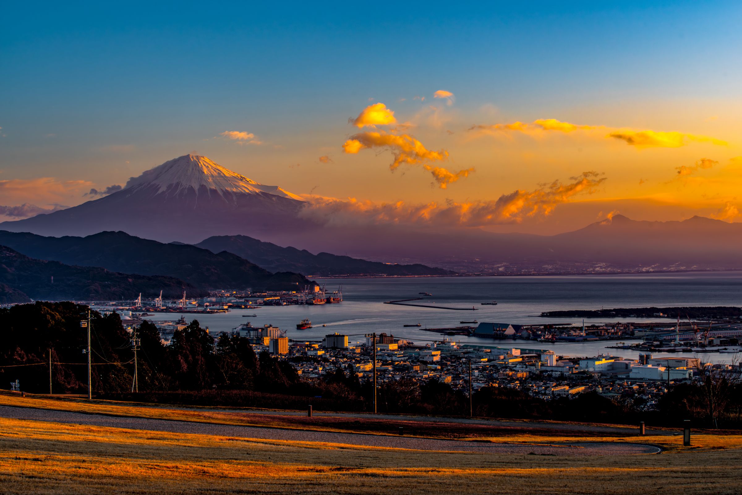 日本平から見る『富士山』『清水港』の朝 | GANREF