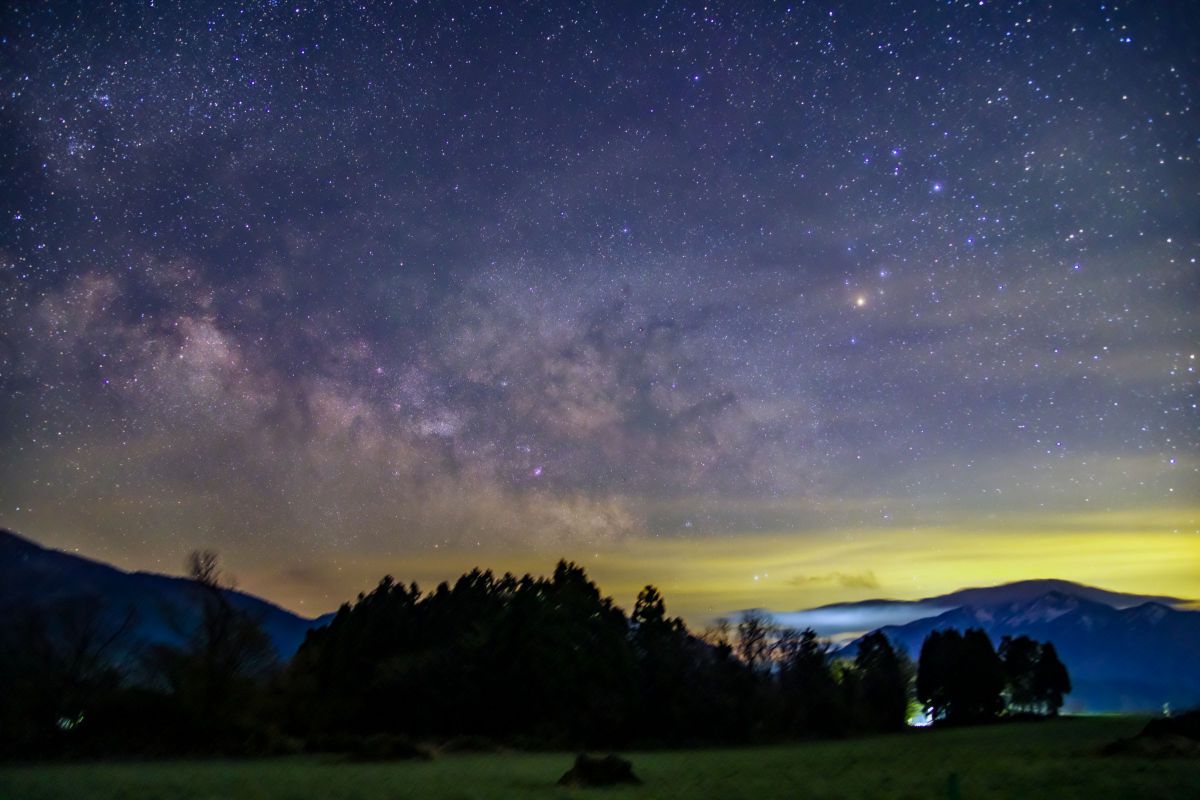 睡蓮の原野　星景ポスター　4枚　日 昇ってくる銀河。六呂師高原『春星景』 | GANREF