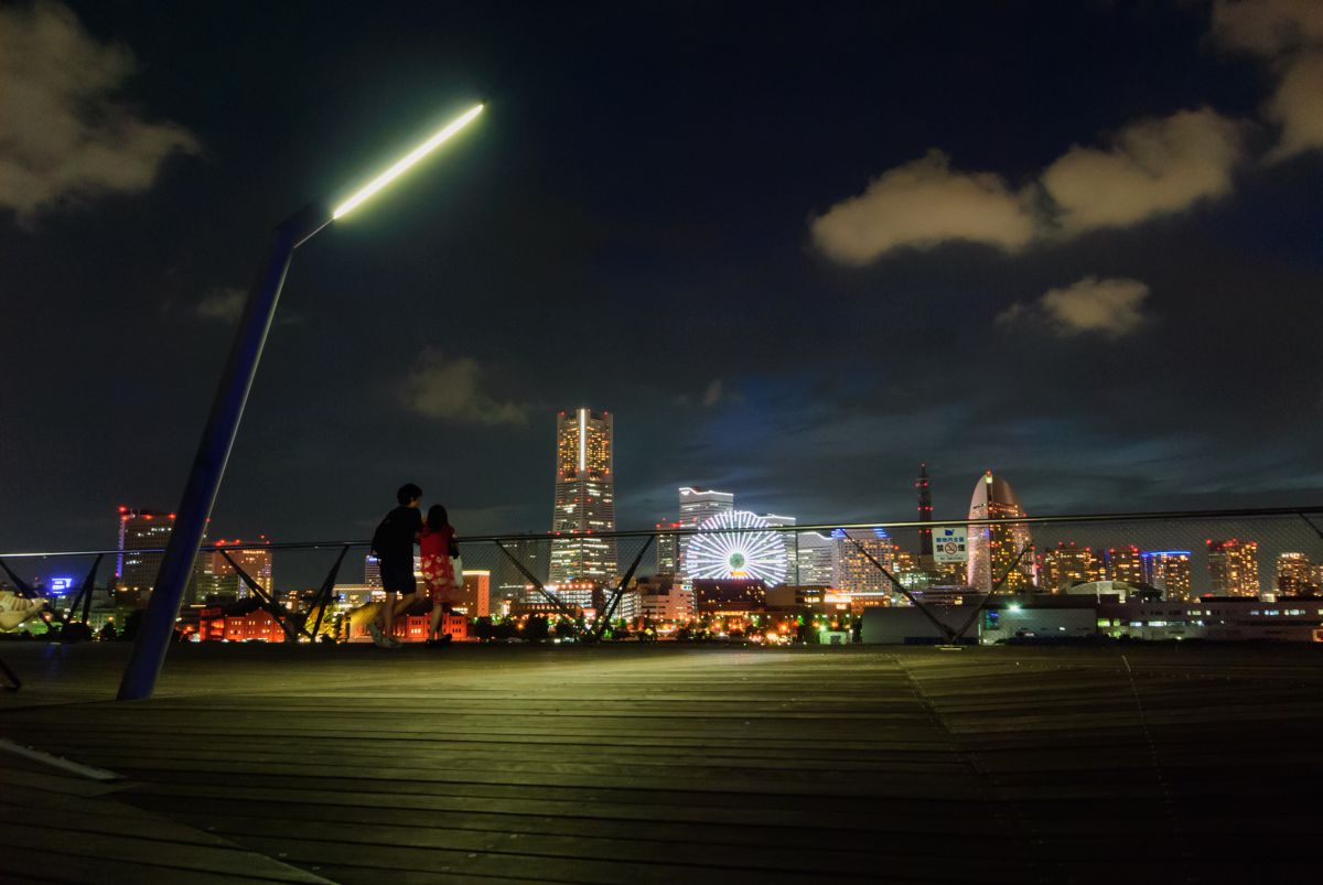 星を待っている二人 切なさにキュッとなる 街並み 建物 夜景 Ganref
