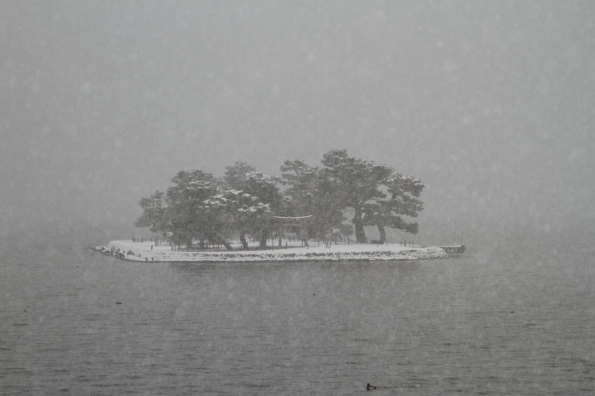 雪の日の宍道湖 嫁が島 自然 風景 湖沼 Ganref 雪の日の宍道湖 嫁が島 自然 風景 湖沼 Ganref