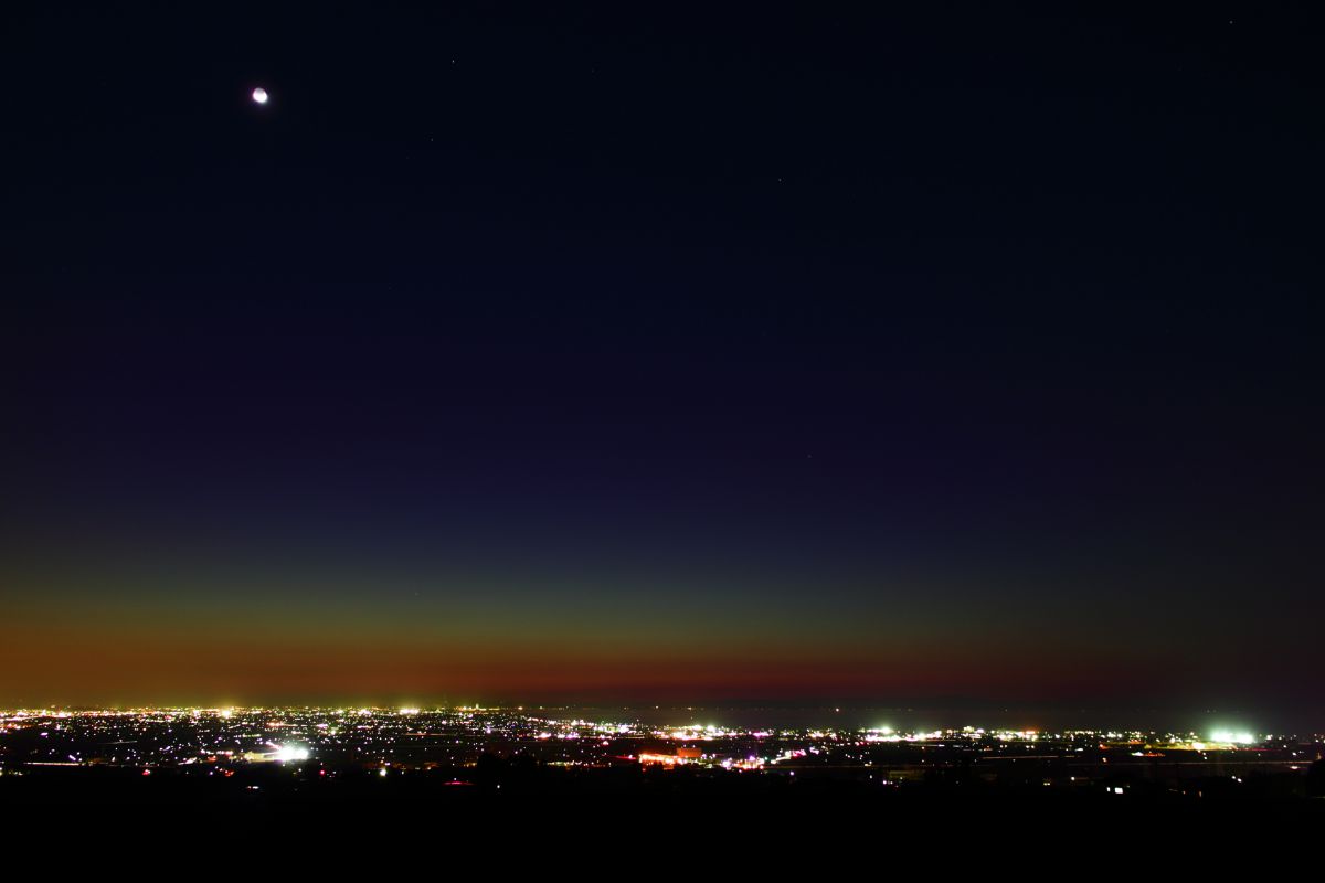 月と彗星とマジックアワー 自然 風景 宇宙 天体 Ganref