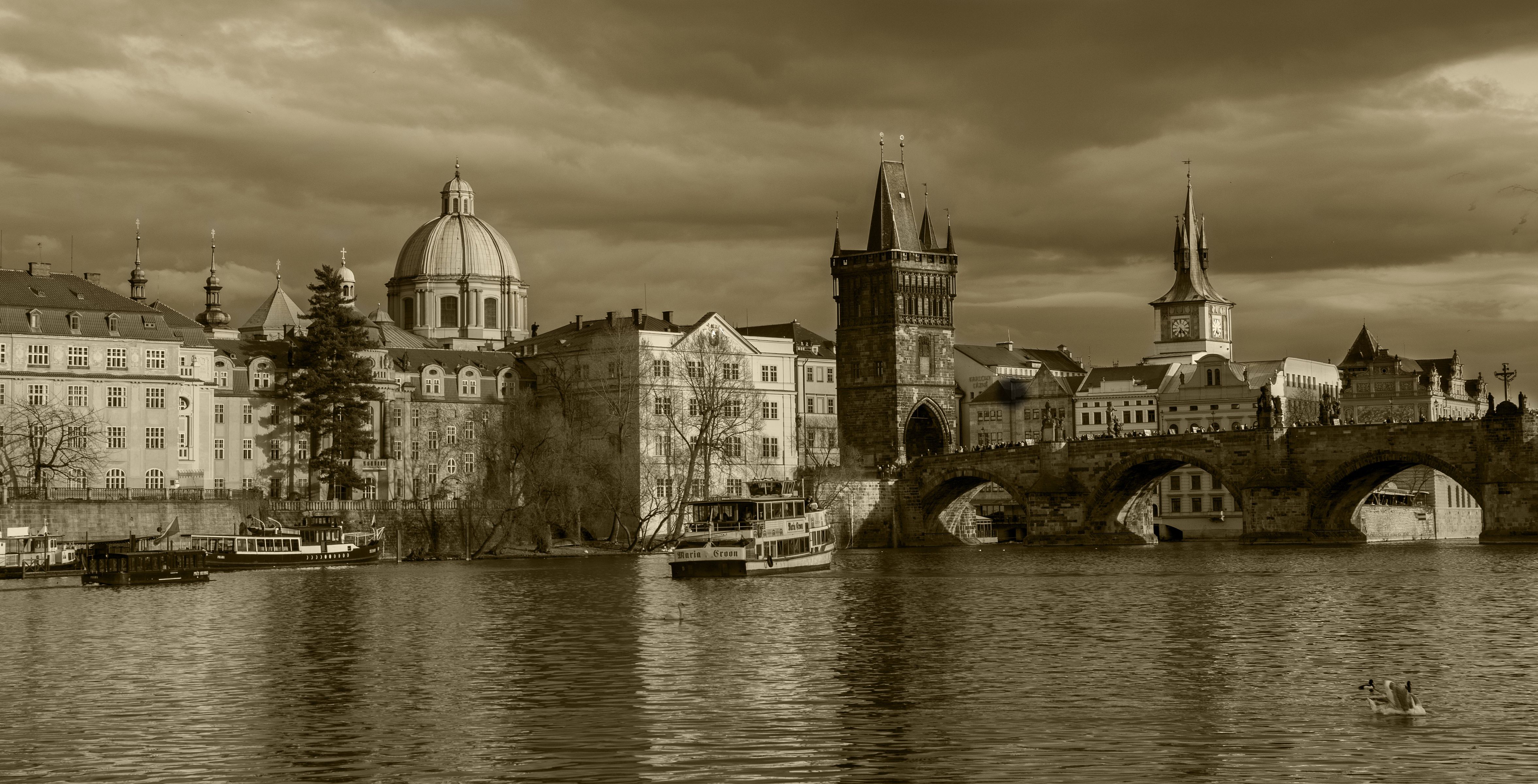 セピア色の街 | GANREF