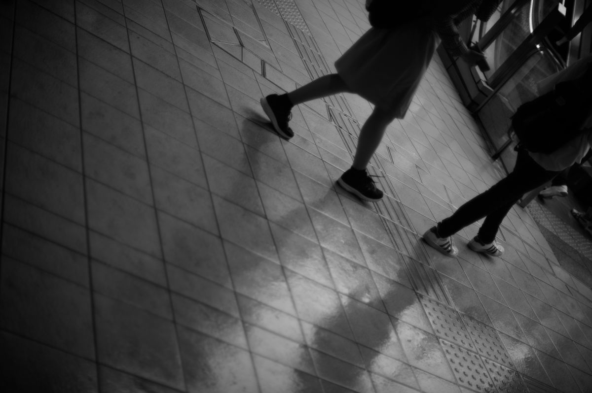 雨で滲む足元 人物 その他 Ganref