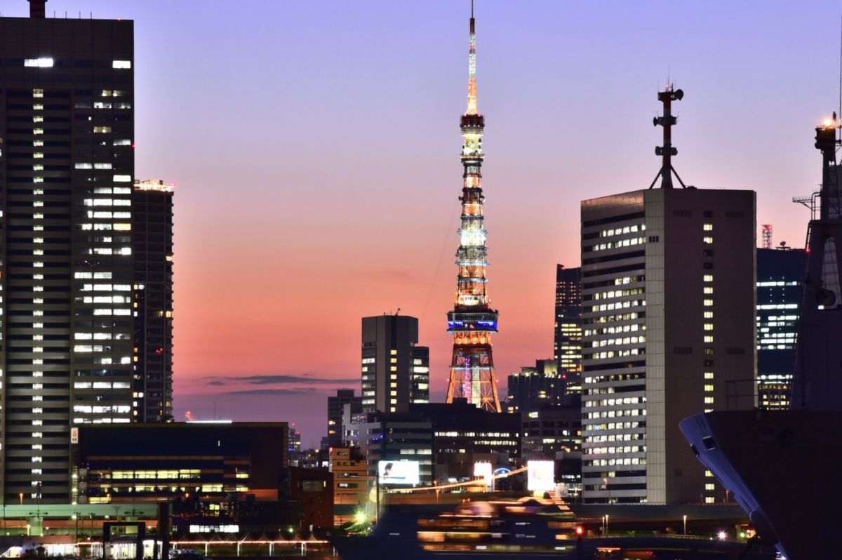 暮れなずむ都会の風景 自然 風景 その他 Ganref