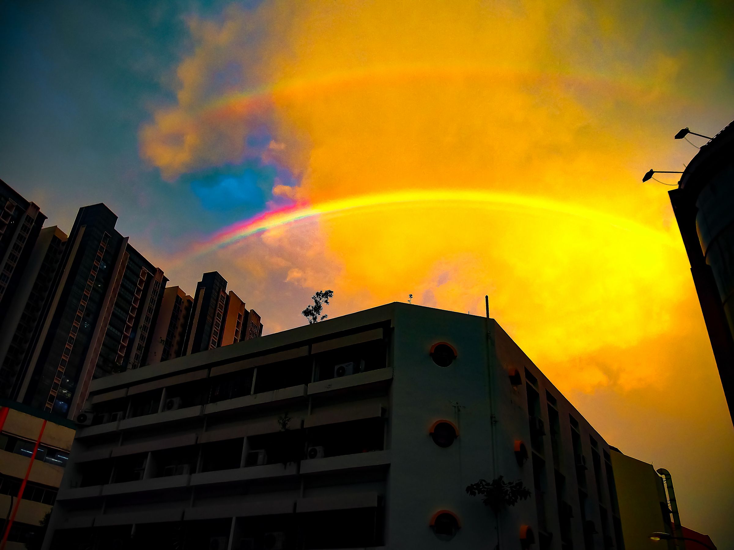 空と光の写真「綺麗な夕焼け」 太陽の道ができる木更津の夕日 夕焼け空と海一面が染まる夕焼け