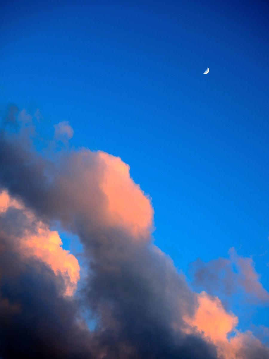 月と雲と青空 自然 風景 空 雲 Ganref