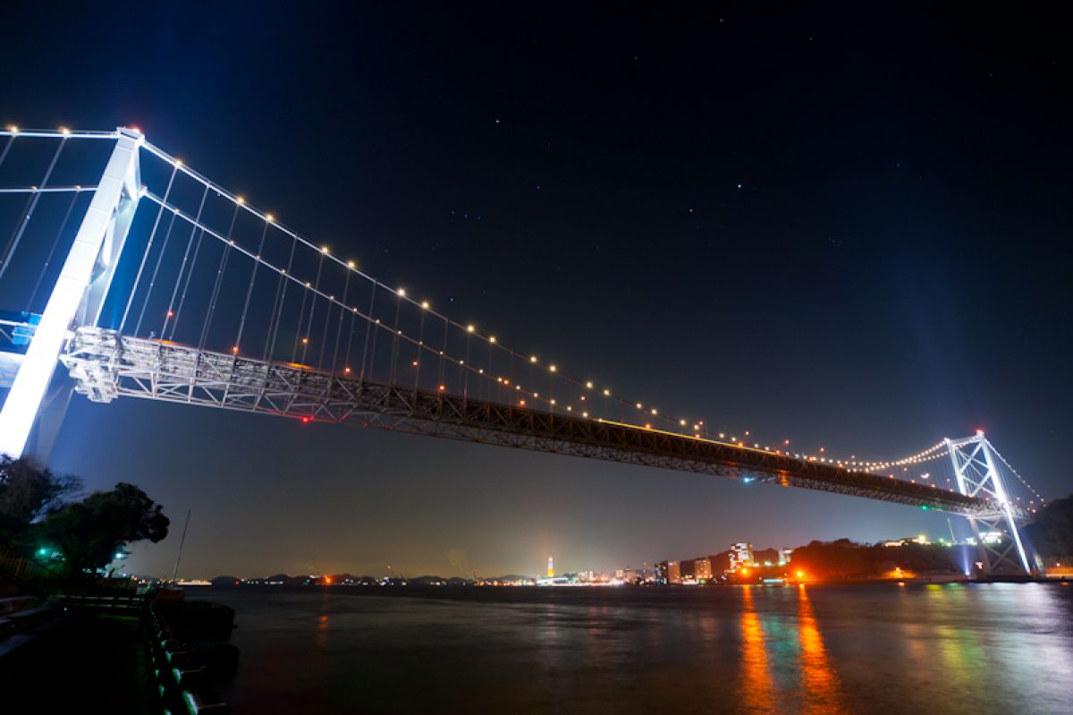 夜の関門海峡 関門橋を渡るオリオンと沈む三日月 自然 風景 宇宙 天体 Ganref