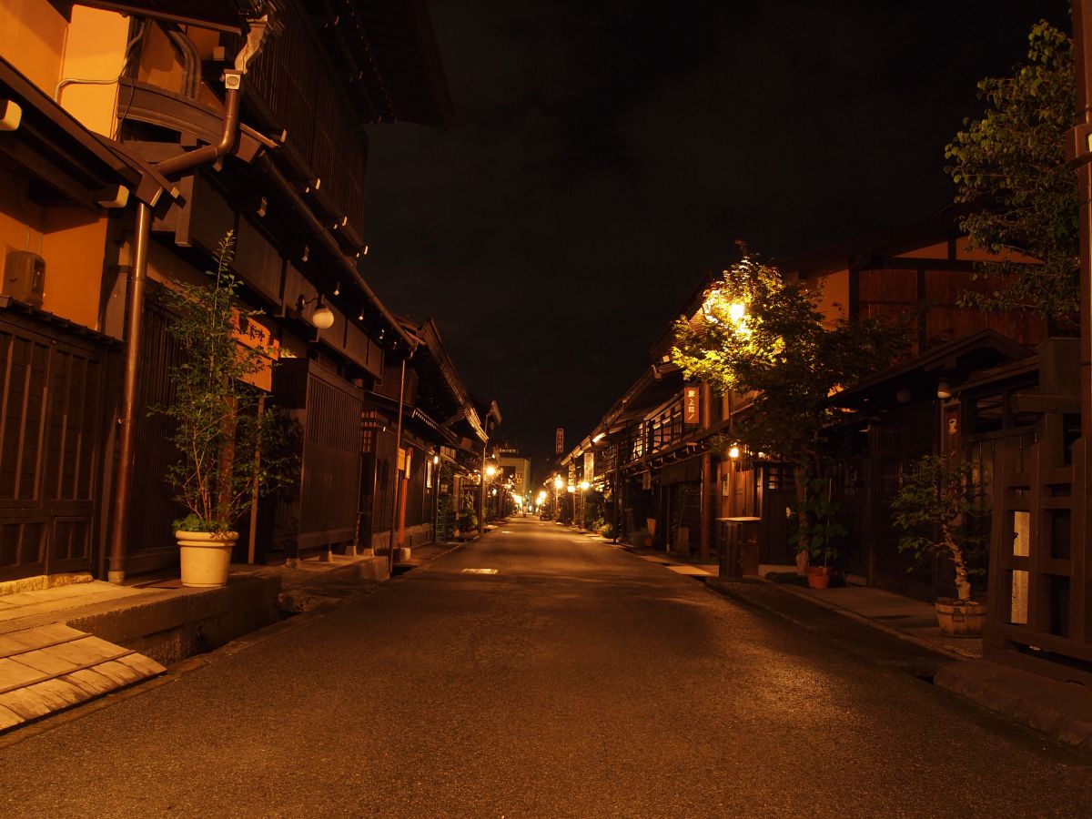 古い町並みの夜景 街並み 建物 夜景 Ganref 古い町並みの夜景 街並み 建物 夜景 Ganref