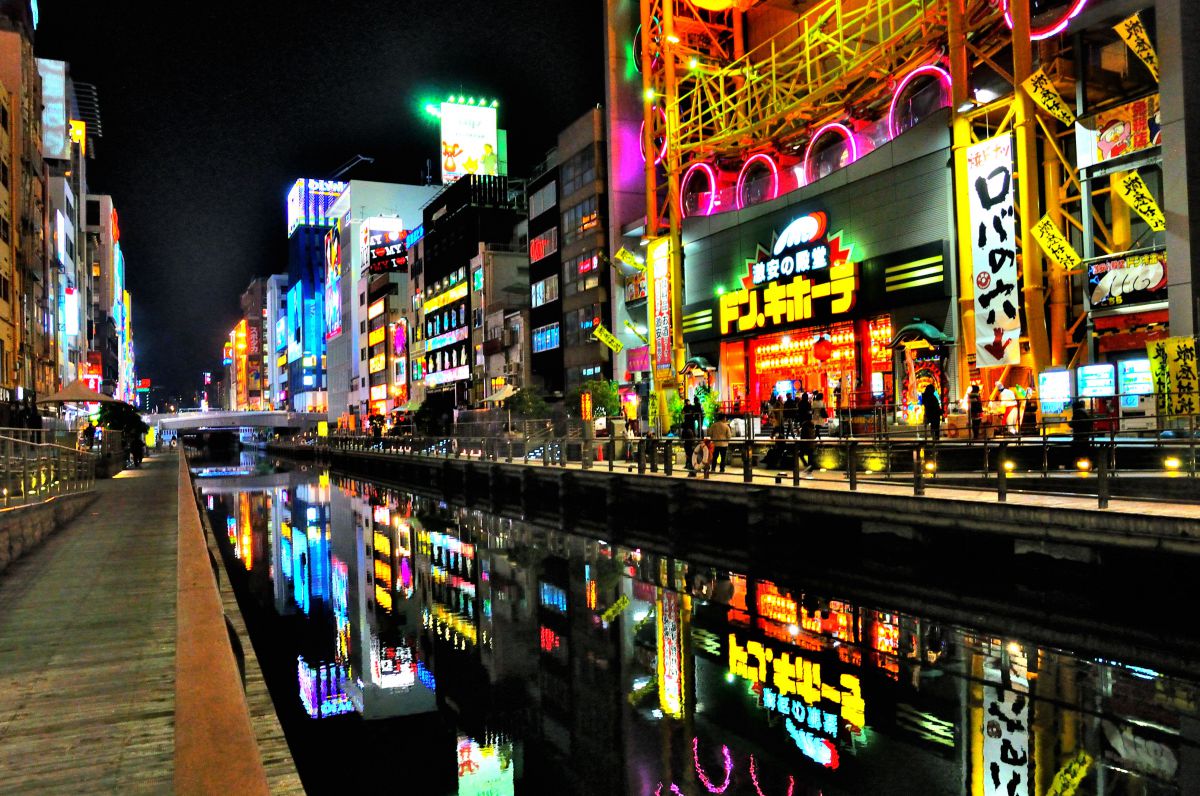 ドンキホーテ道頓堀店 街並み 建物 夜景 Ganref