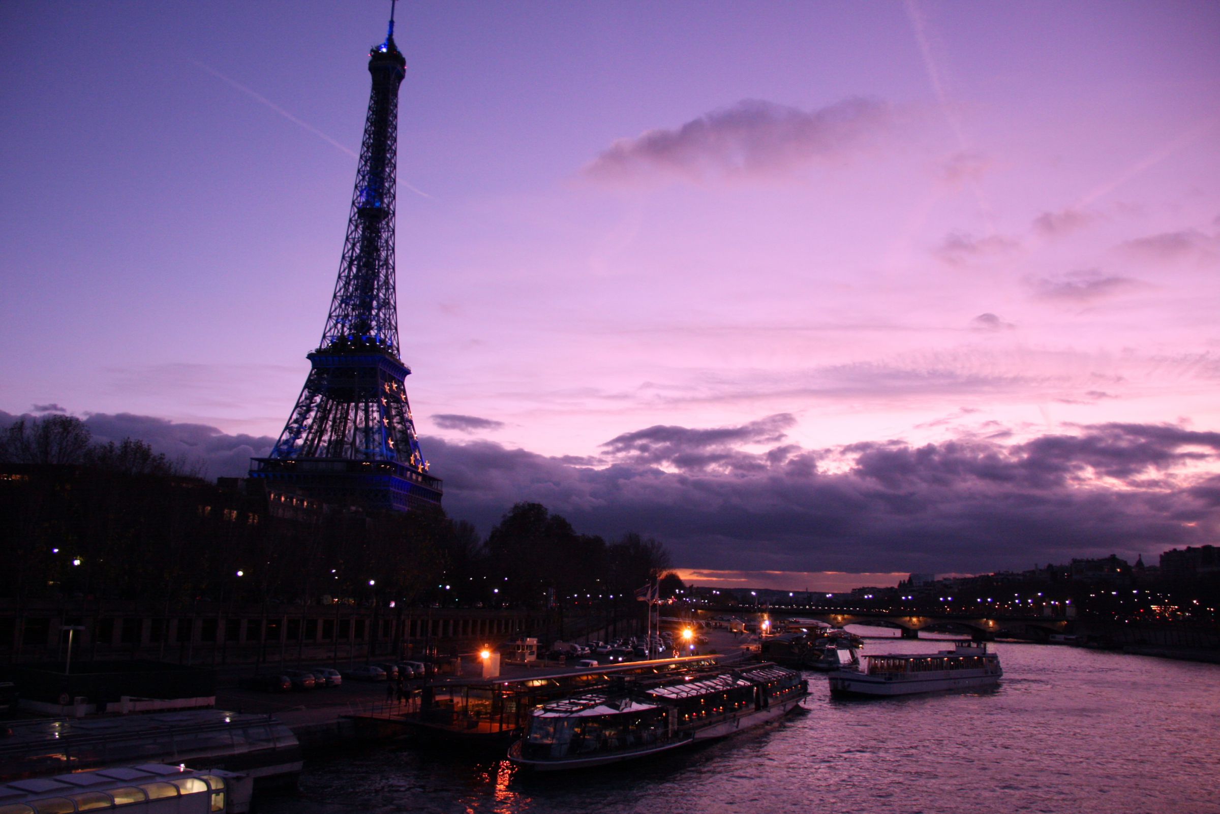 夕暮れ空とエッフェル塔 | GANREF