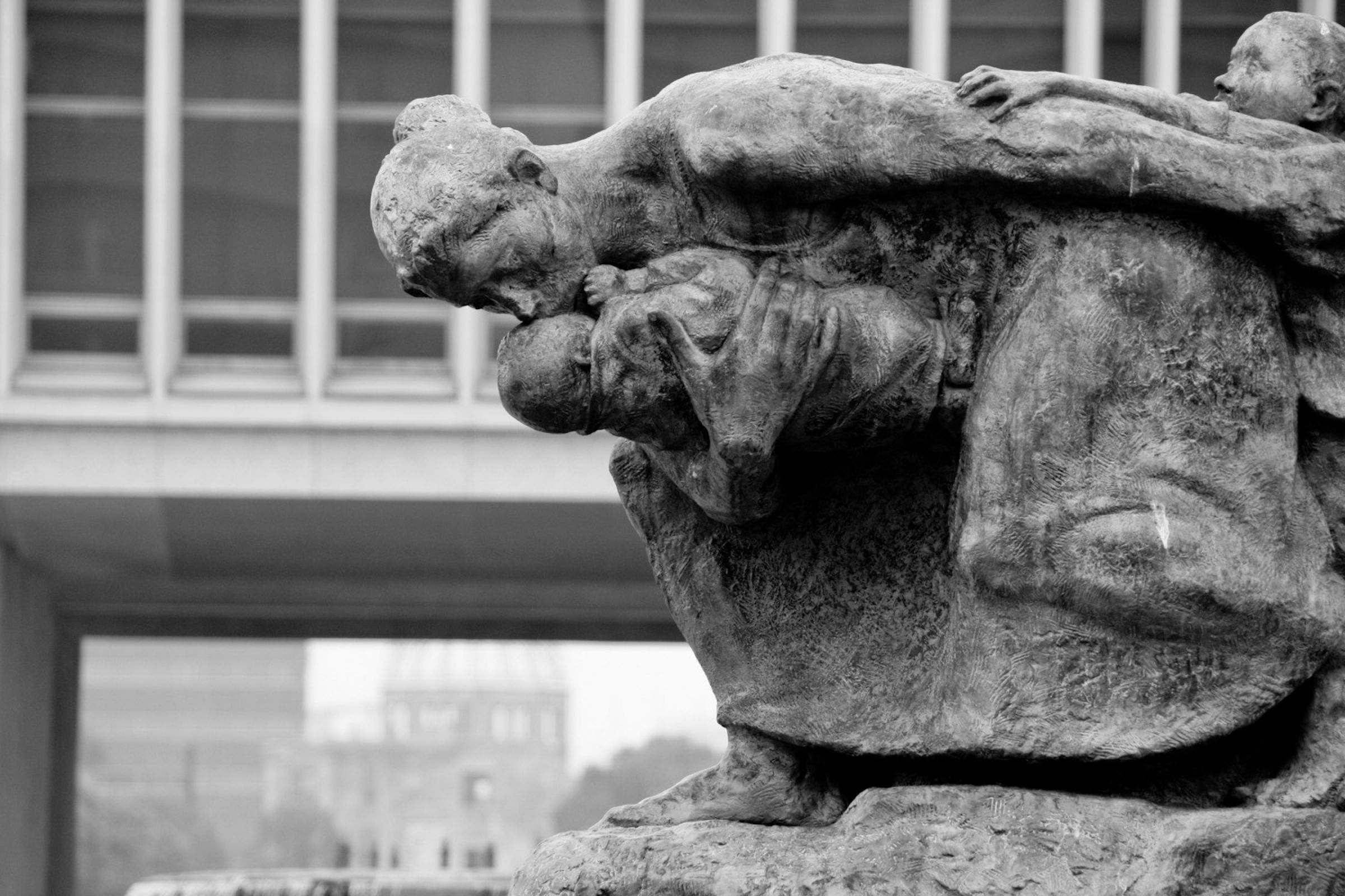 嵐の中の母子像 | GANREF