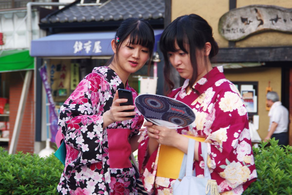 浴衣美人 人物 仲間 友人 集団 Ganref