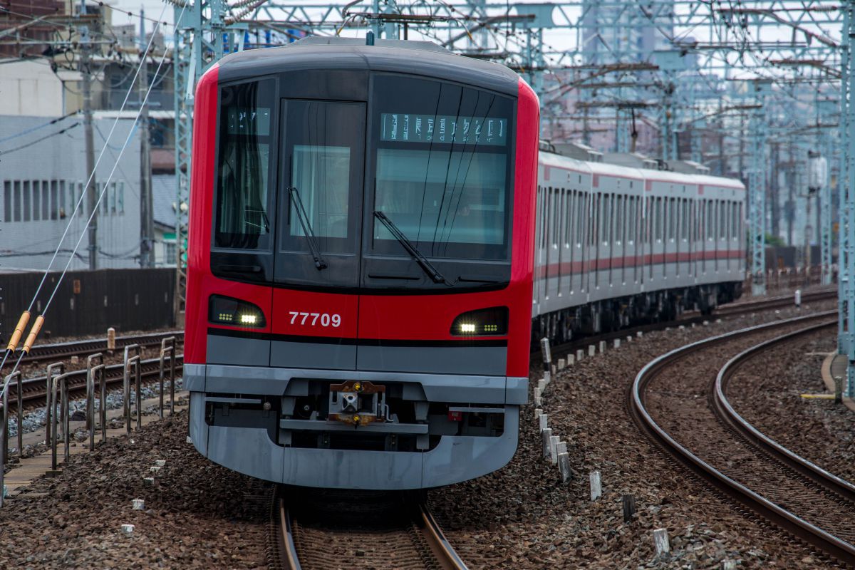 赤い電車 乗り物 交通 鉄道 駅 Ganref