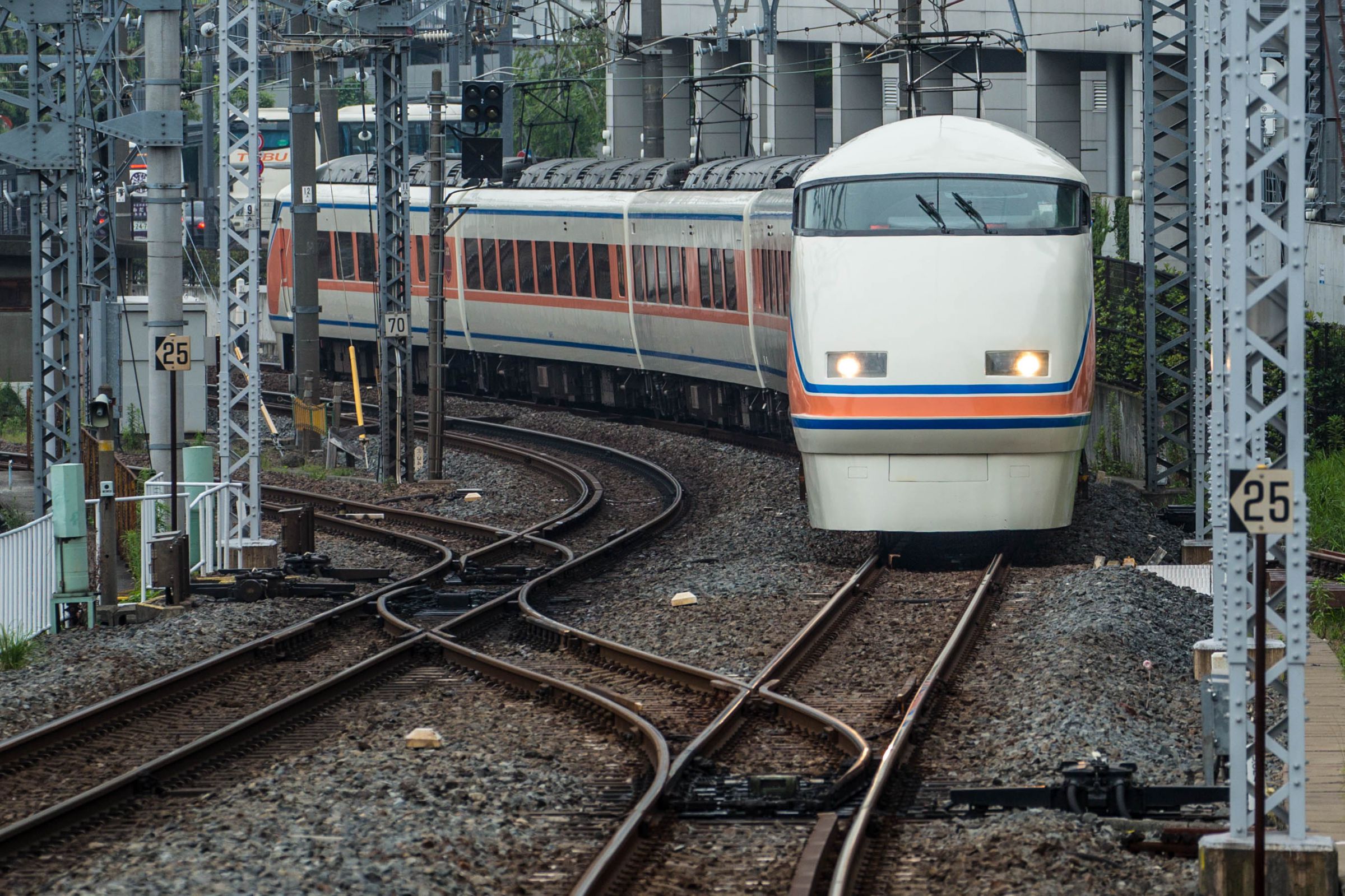 東武鉄道 スペーシア「サニーコーラルオレンジ」 | GANREF