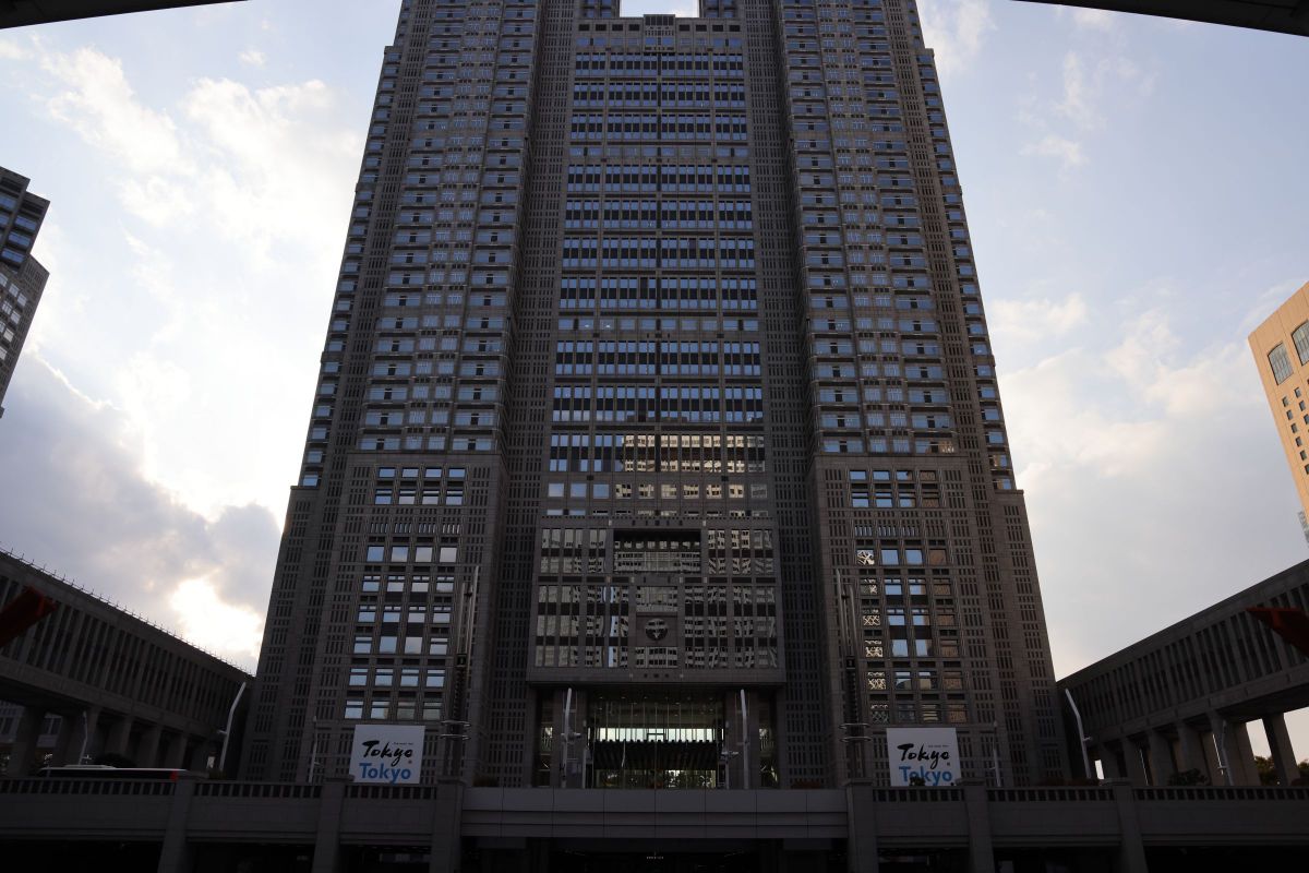 中年の瞬き 西新宿 15 | GANREF
