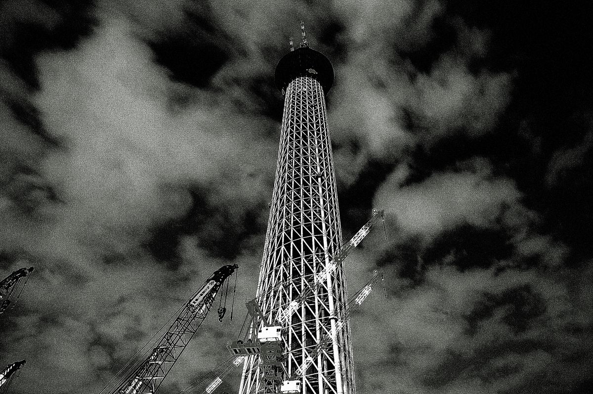 東京スカイツリー 白黒 街並み 建物 ビル タワー Ganref