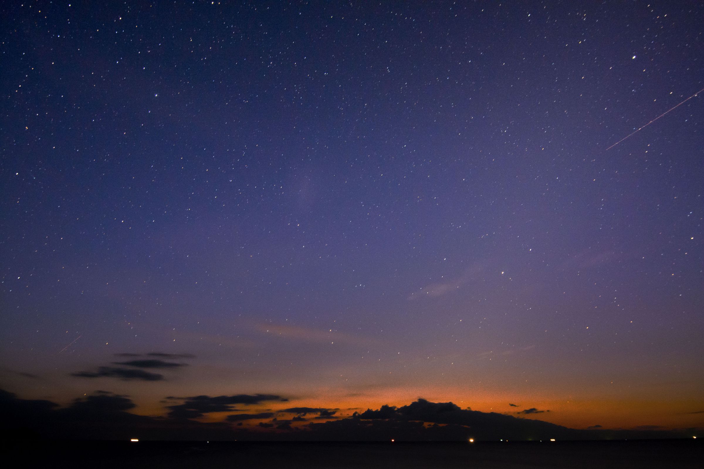 no.0457 暁の星流れ 暁の空に流れる星 | GANREF