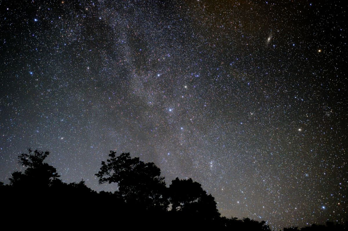 秋の夜空 カシオペヤとアンドロメダ 自然 風景 宇宙 天体 Ganref 秋の夜空 カシオペヤとアンドロメダ 自然 風景 宇宙 天体 Ganref