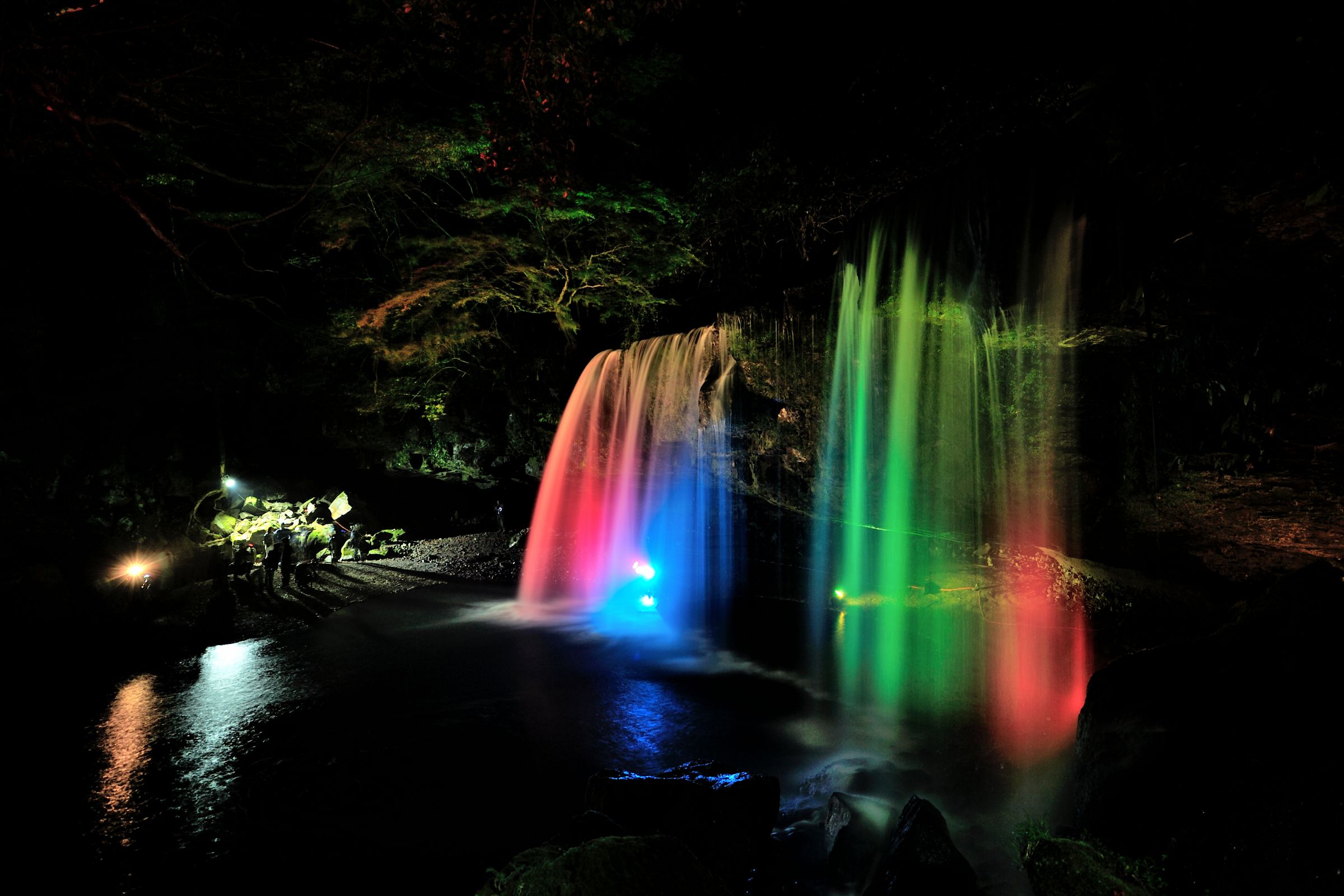 虹色の滝 | GANREF