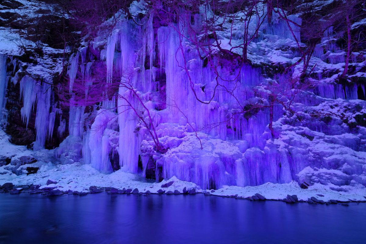 三十槌の氷柱（ライトアップ） | GANREF