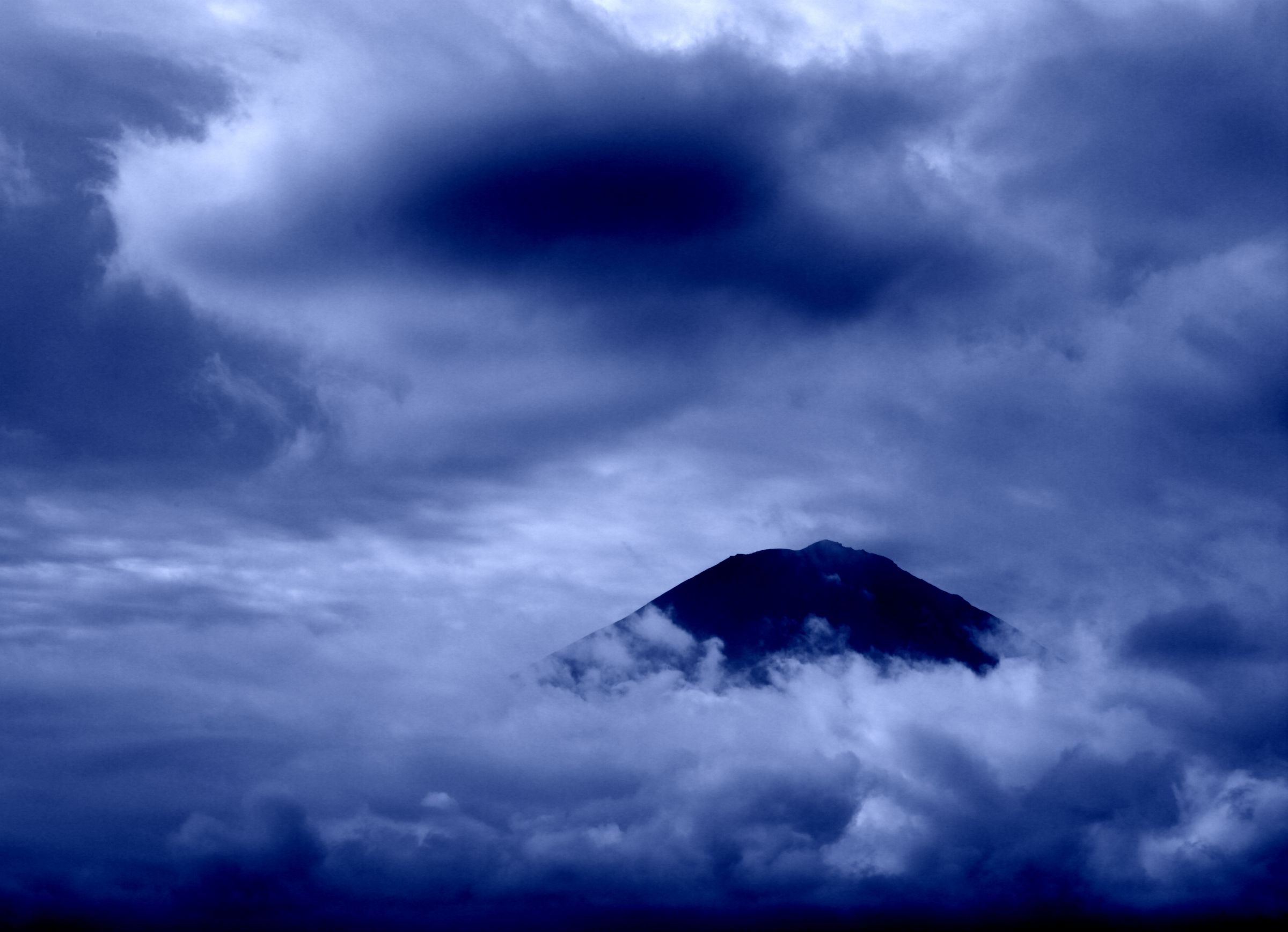 花掴む雲 風雲急を告げる | GANREF