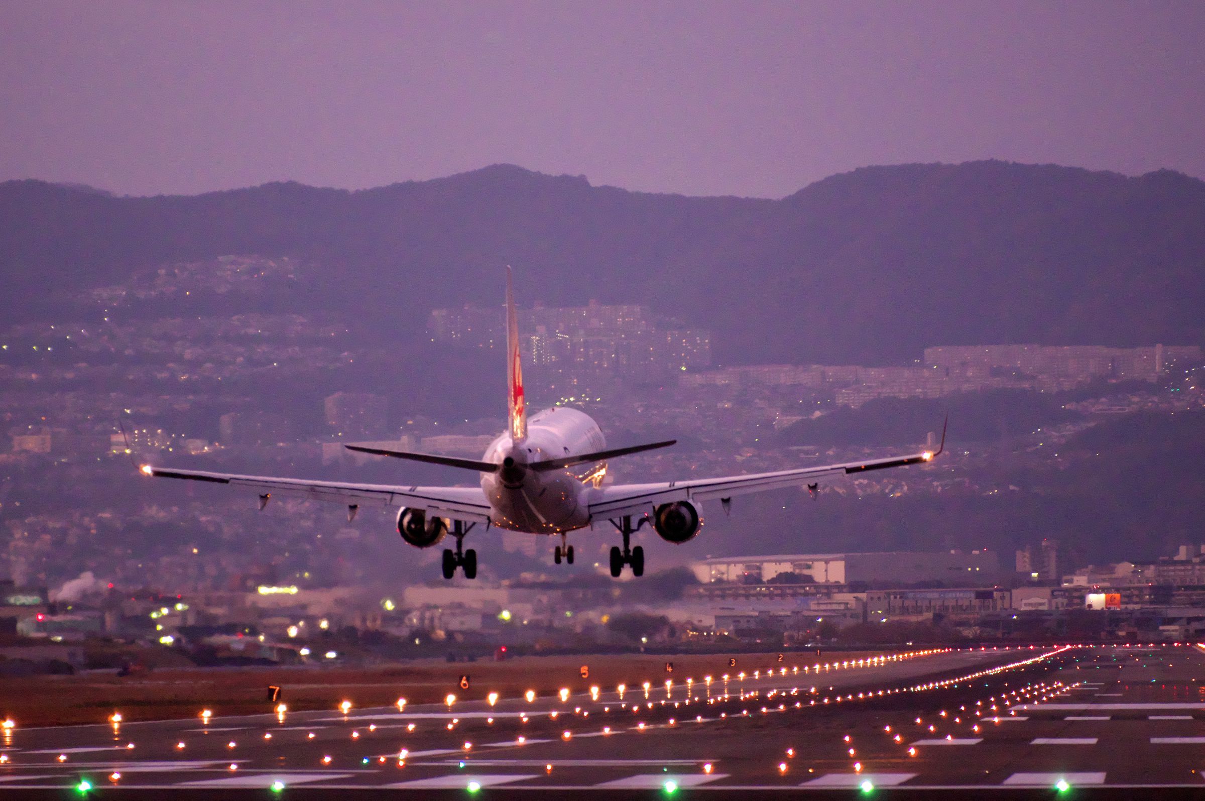 伊丹空港32Lへアプローチ中のJAL機 | GANREF