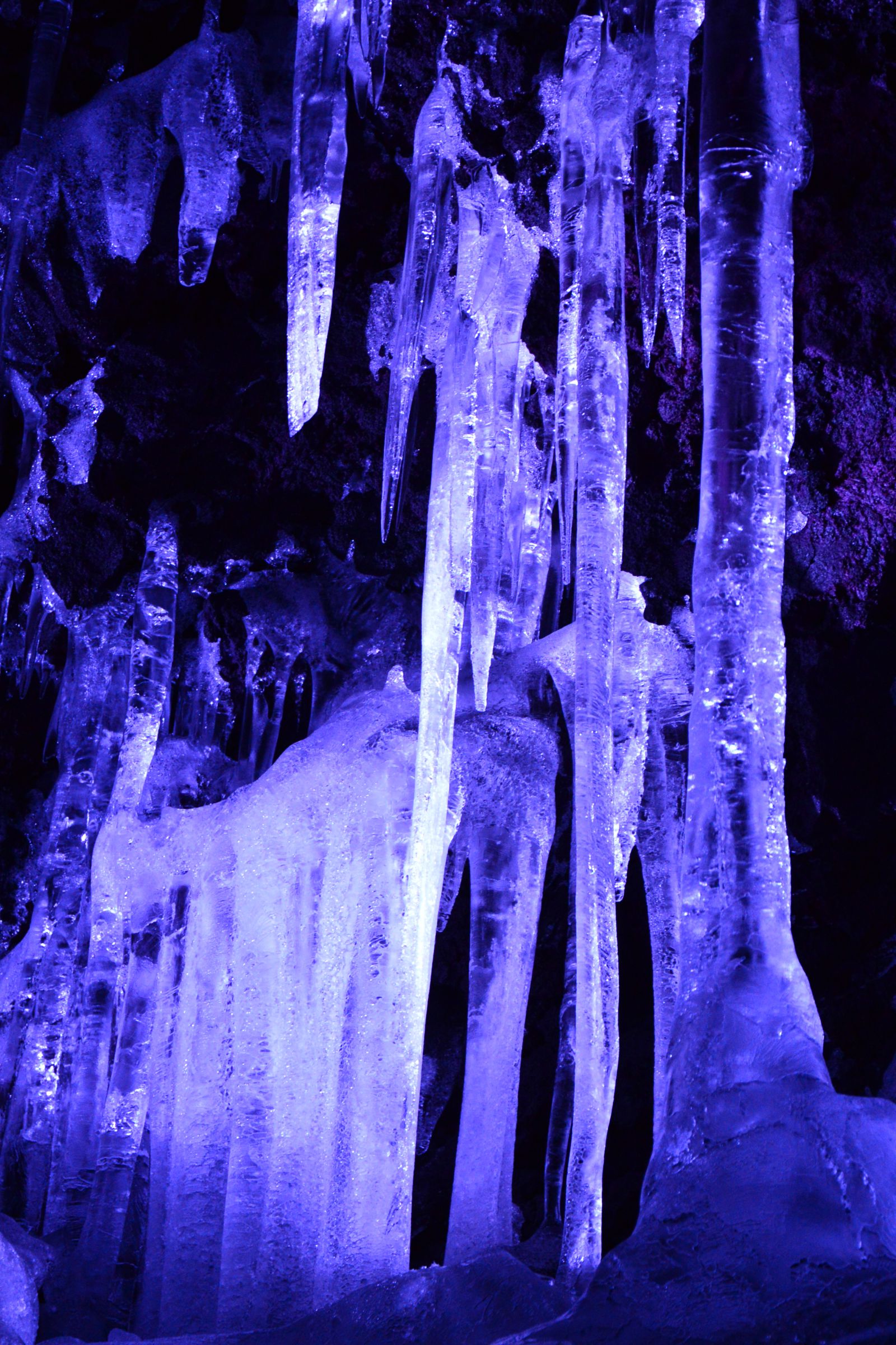 鳴沢氷穴の氷柱 | GANREF