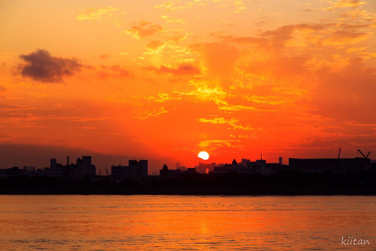 夕焼けの中 自然 風景 空 雲 Ganref