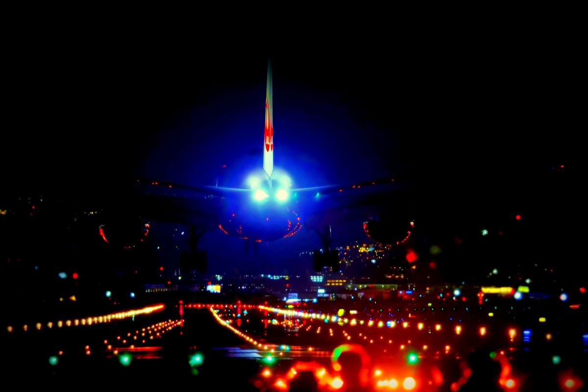 Night. View Rjy Night view of the runway | GANREF