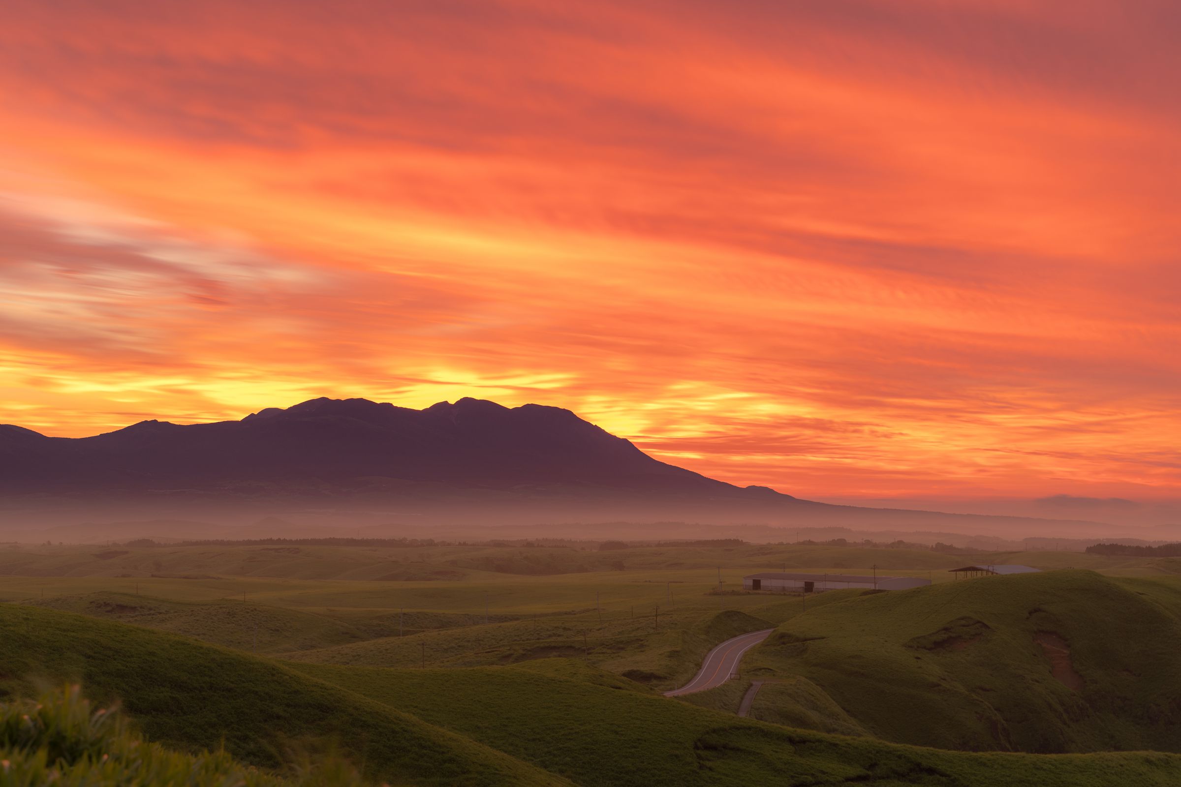 夜明けの阿蘇 | GANREF